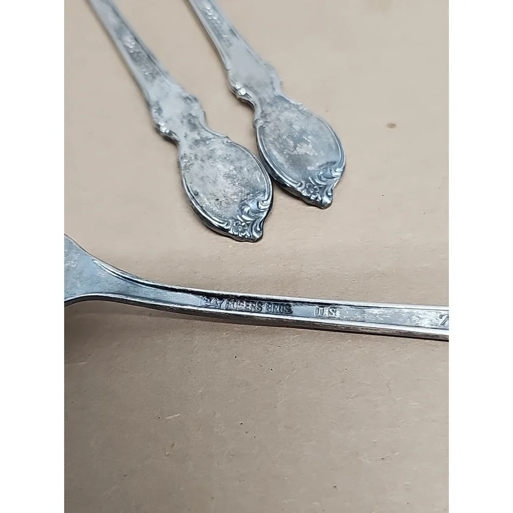 Wm. Rogers‎ Mfg 3 VTG Reflection Silverplate Cocktail Forks 5.5